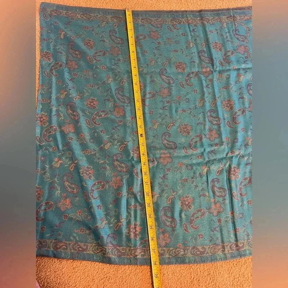 NWOT Blue Paisley Soft Fringed Scarf / Shawl - Picture 4 of 6